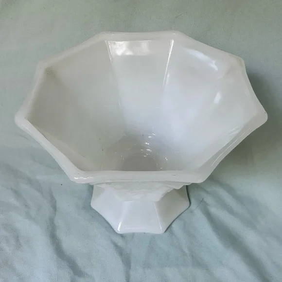 Octagonal milk glass candy bowl - Picture 2 of 3